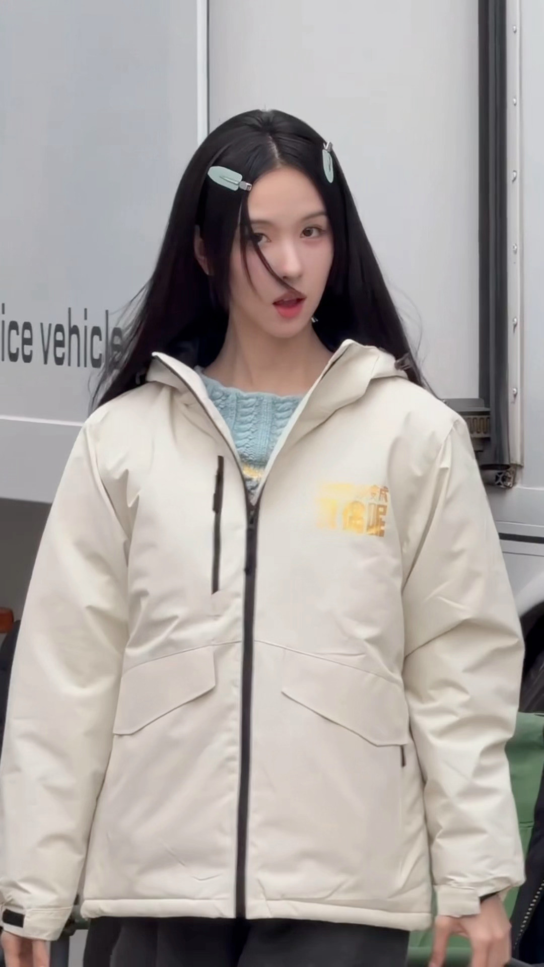 白幼薇堂堂来袭！！这完全是冷脸萌🥺🥺陈都灵今天也没变成玩偶呢出妆路透