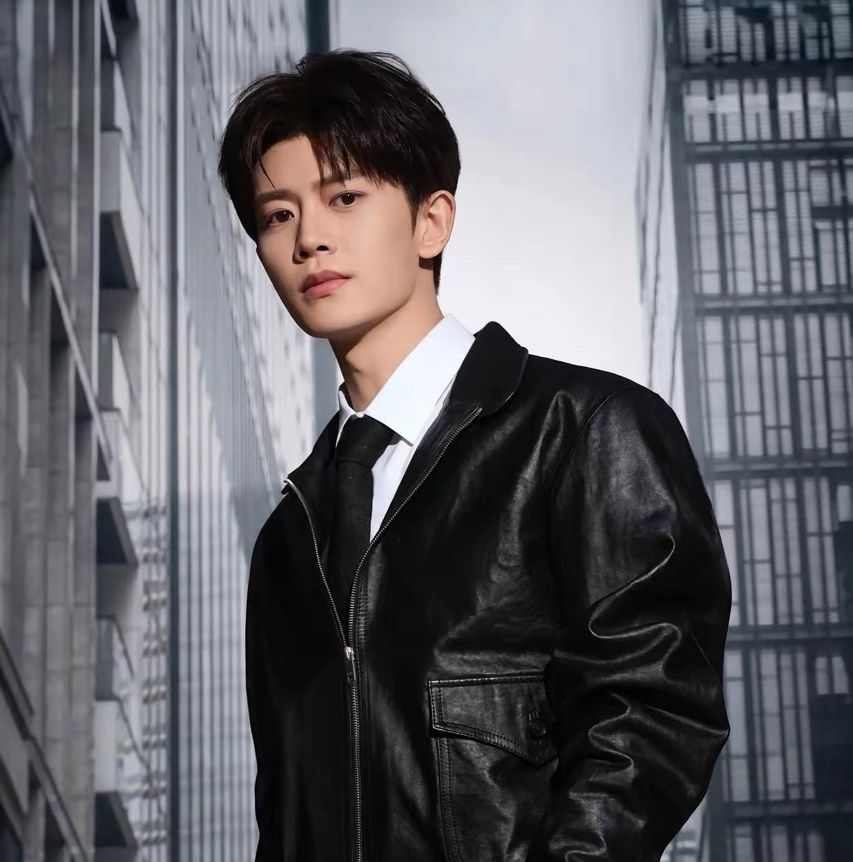 欢瑞是真不体面，得不到就想毁掉，杨紫、YBY、任嘉伦都是这样。当年杨紫要离开，公