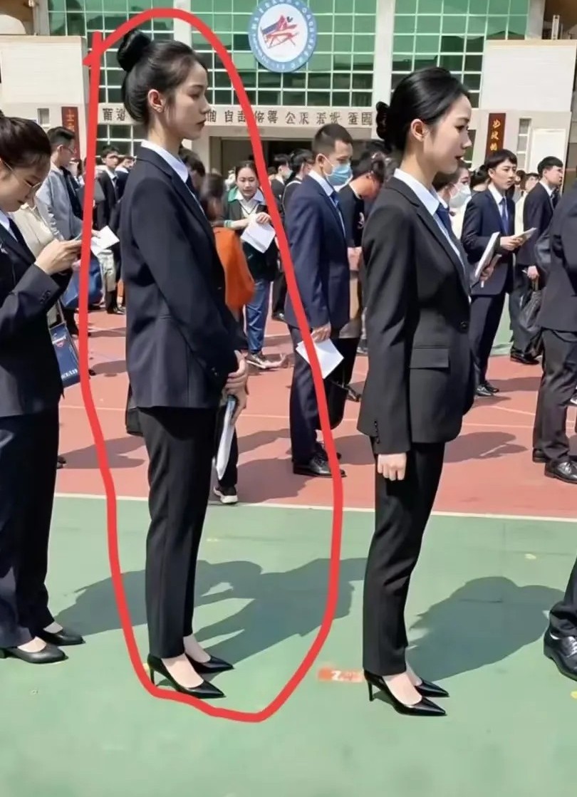 考公现场，我敢说她肯定上岸～
