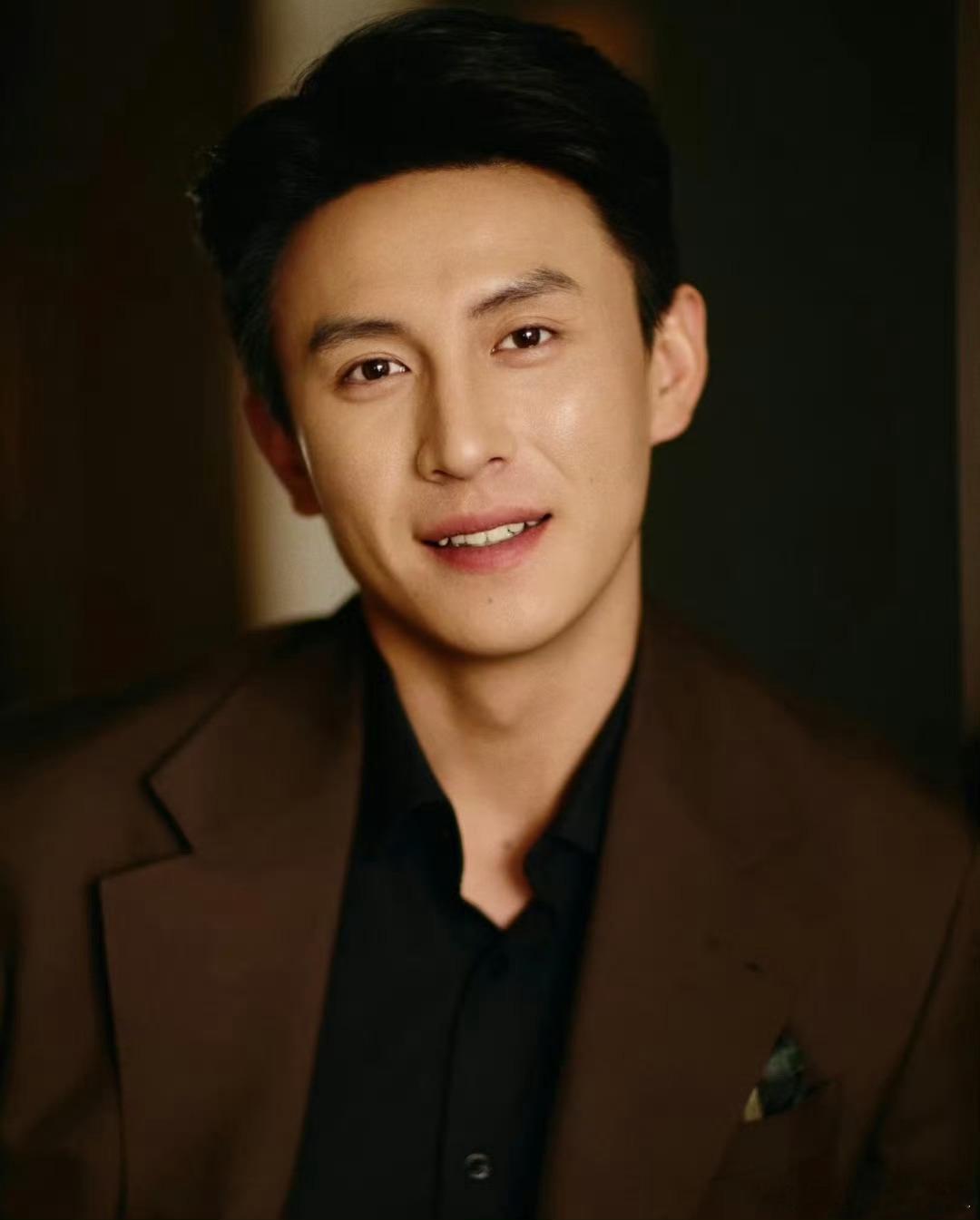 刘萧旭何睿聪抢占轮椅赛道短剧圈的轮椅赛道迎来神仙打架，刘萧旭新剧的伪装瘫痪设定