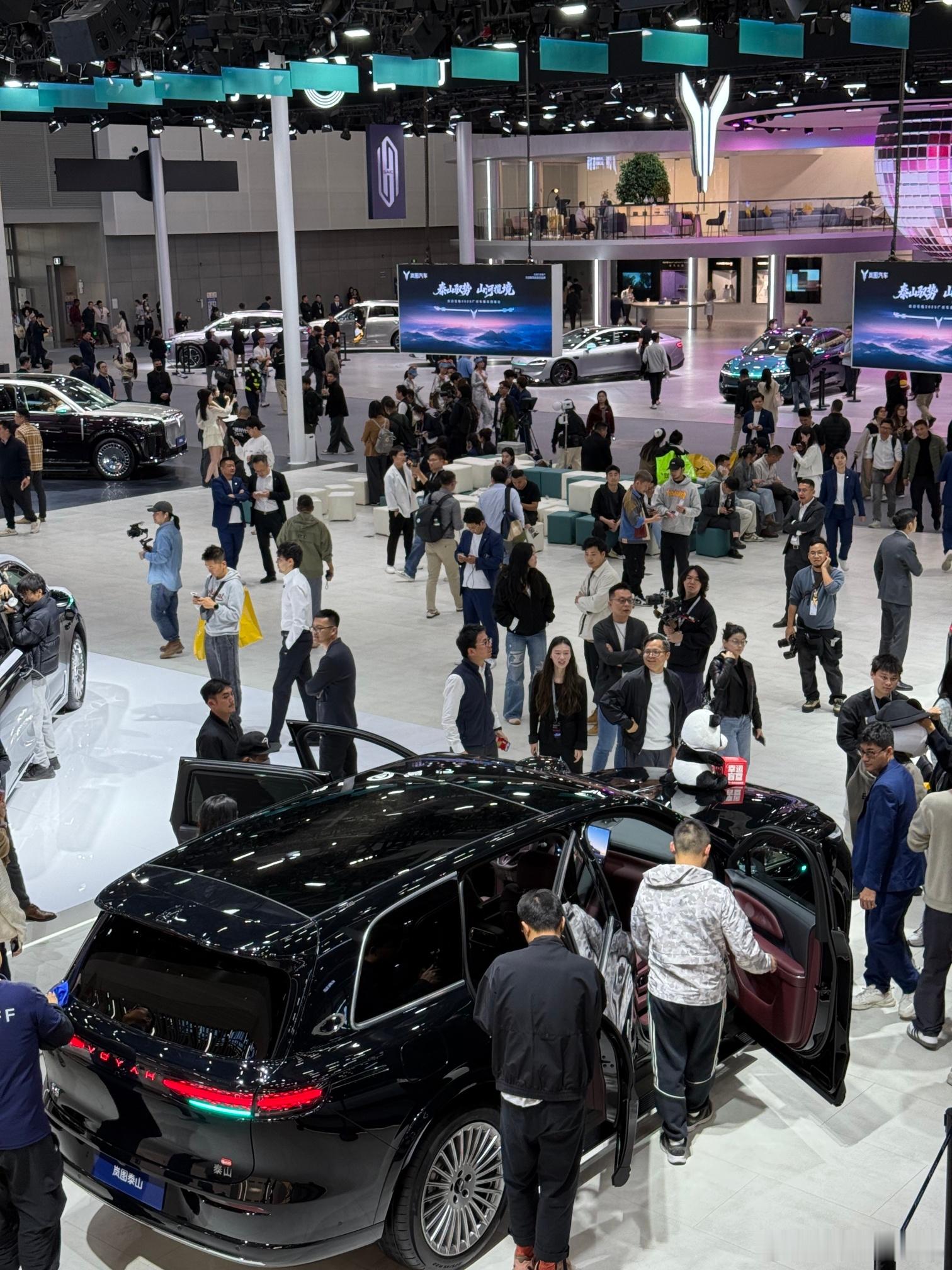 广州车展鸿蒙换展厅？听说鸿蒙团队正在申请更换展厅？！岚图与问界都是中式豪华车的佼