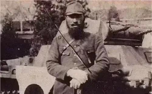 1939年，日本大佐为了取乐，举枪打死八名中国士兵，紧接着，他又瞄准第九人，对副