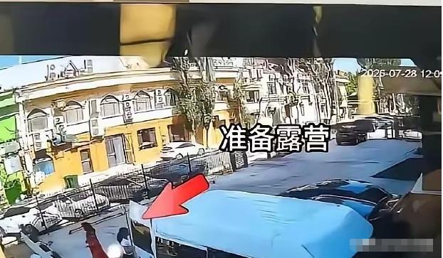 报应来了，重庆的王先生，带着他的同伴到达西藏，所有酒店和民宿都拒绝接待他们，这下