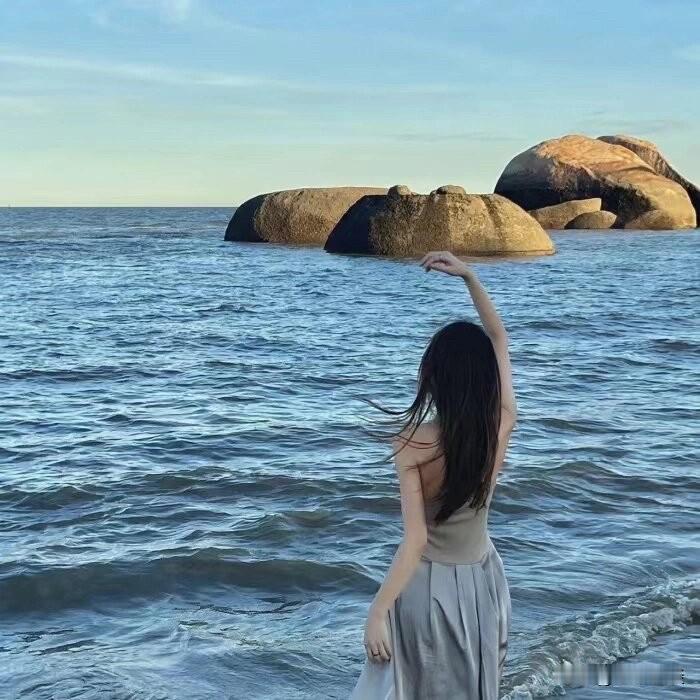 现在社会的傻女人，一定有这几个表现：第一、认为自己的老公绝对忠诚，无论任何时
