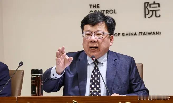 国民党赢了一小仗！那就是民进党籍的“监察院”秘书长李俊俋辞职了他因为用公务车