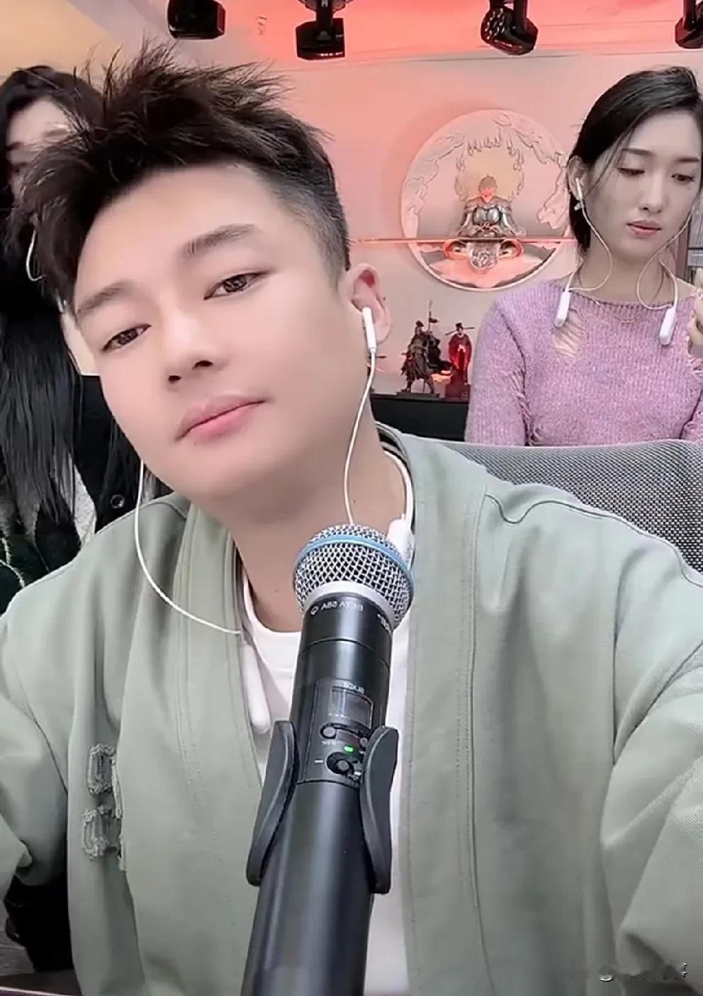 宇文泡说辛巴自己一生奋斗的目标，是自己的贵人！宇