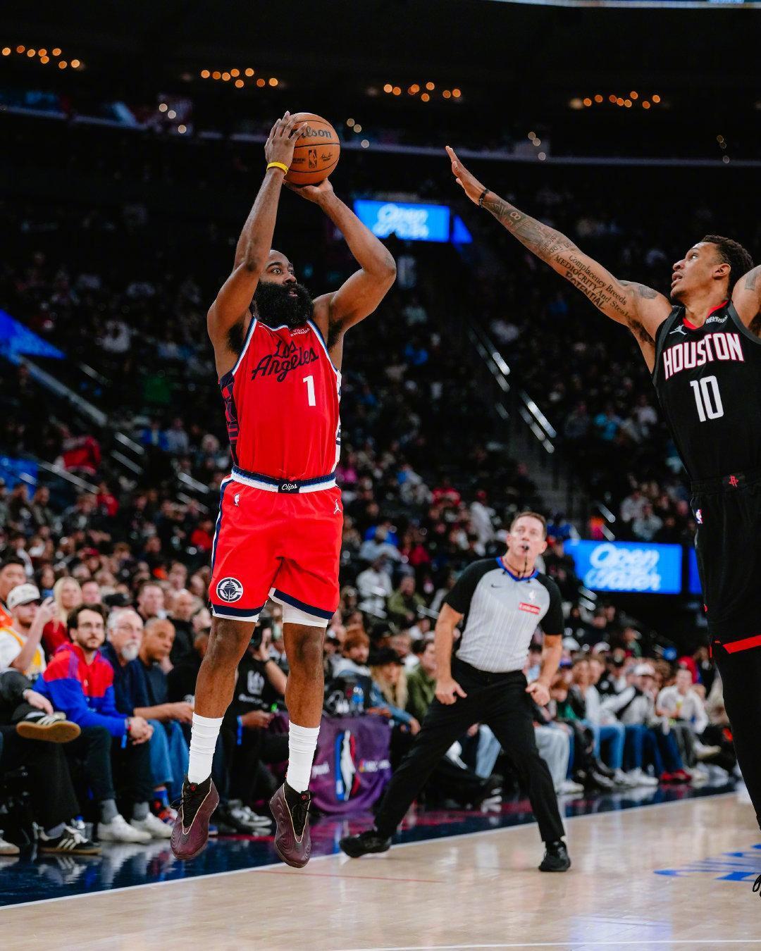 火箭输快船这场比赛，球队防守端问题很大，基本都是单防，让伦纳德找到了节奏，再想着