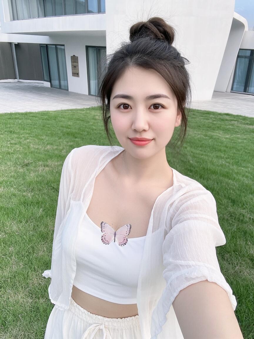 我认识个叔叔家的孩子，刚去银行上班第一天就被行长看上了！才一周背调就完事儿，行长