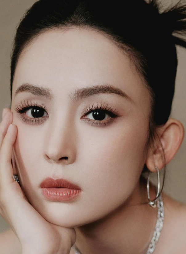 单依纯的最新写真一曝光