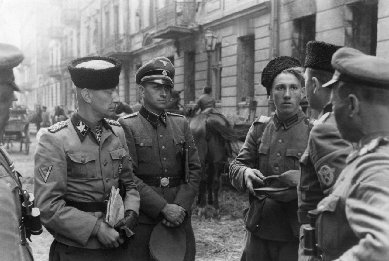 1944年，瓦尔特兰党卫队集团领袖兼高级党卫队和警察领袖海因茨·雷内法特（19