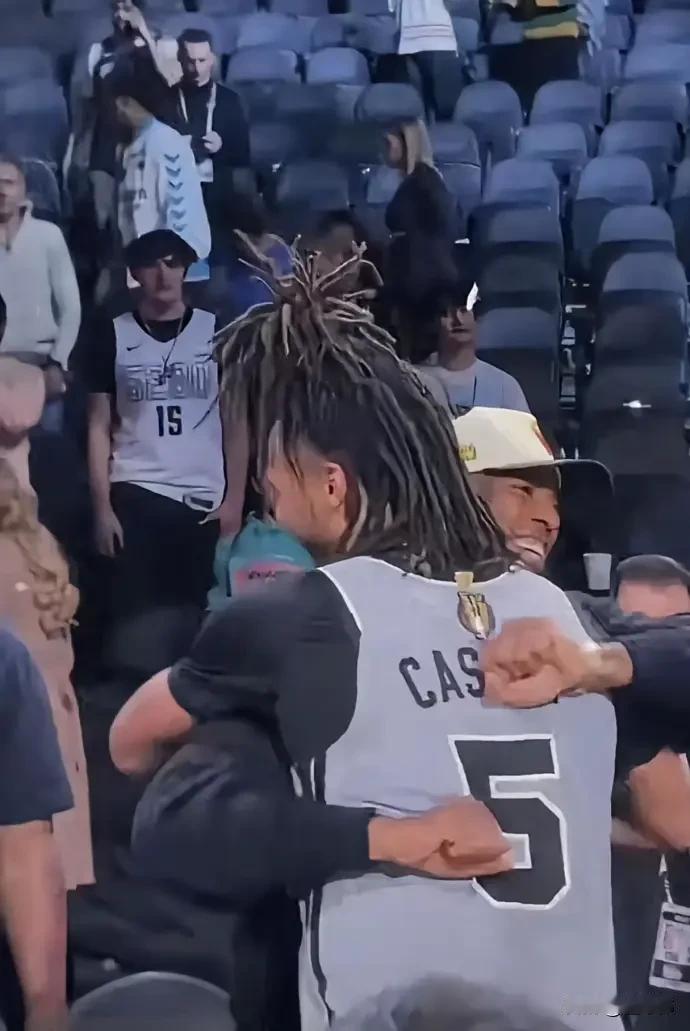 力挺老大哥！卡斯尔谈老大哥保罗：“我们都非常尊重保罗。”“我们都感谢保罗