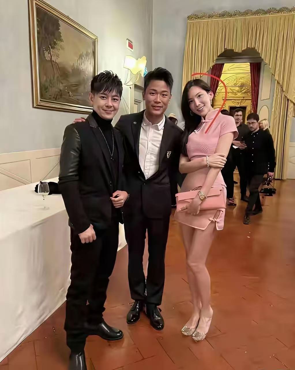 看看林志颖的老婆，这才是真的名媛