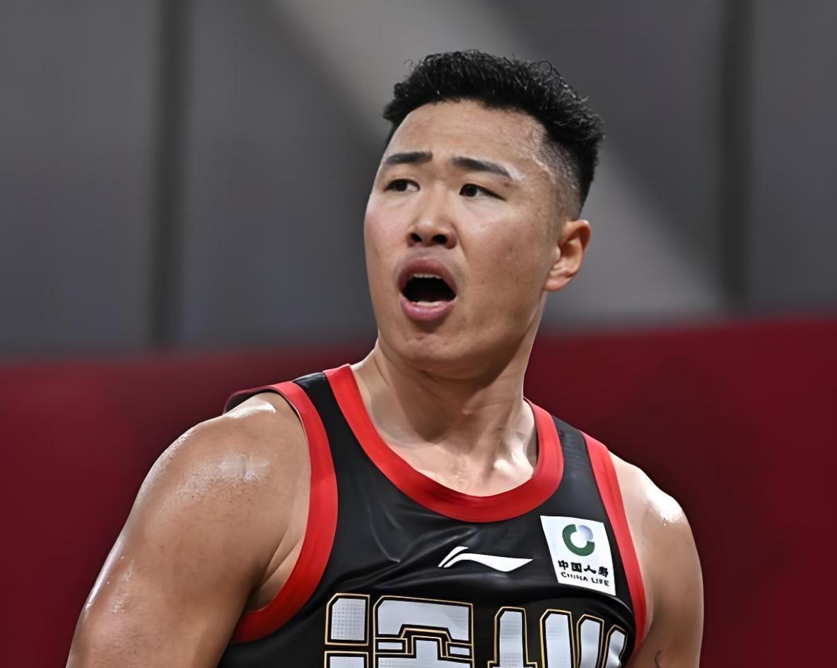 破案了，贺希宁为何很生气？CBA名记道出了原因！CBA四分之一决赛，深圳队与浙