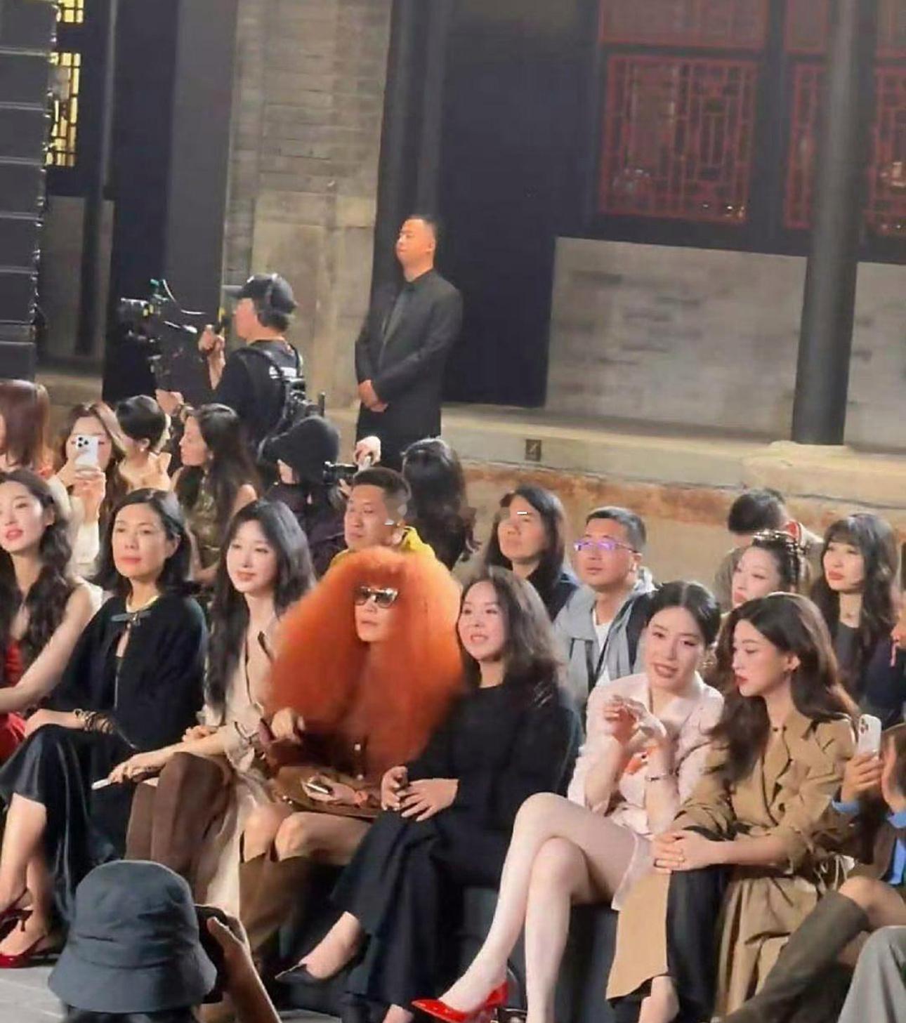 蔚来老板娘好白啊，秒杀一众明星