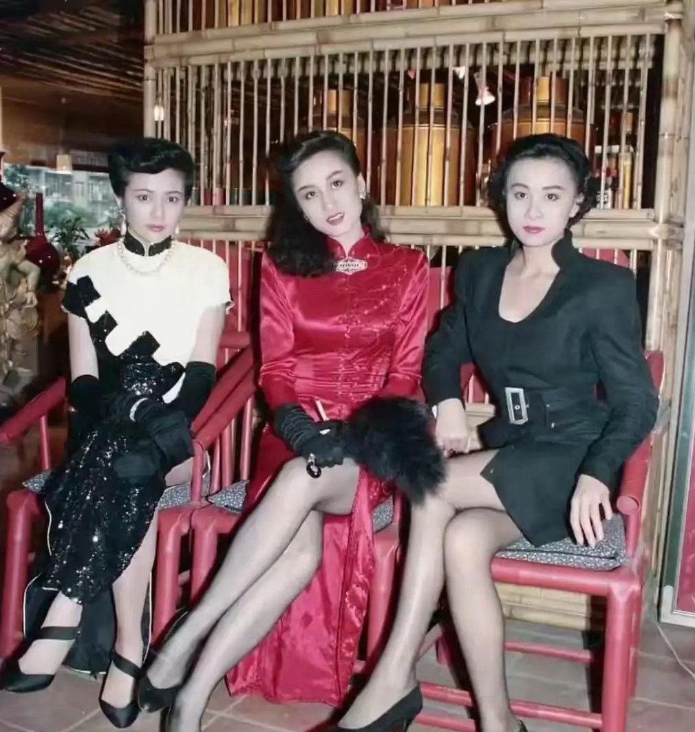 终于理解了李连杰当初为何拼命地追求利智，这身材真的太绝了