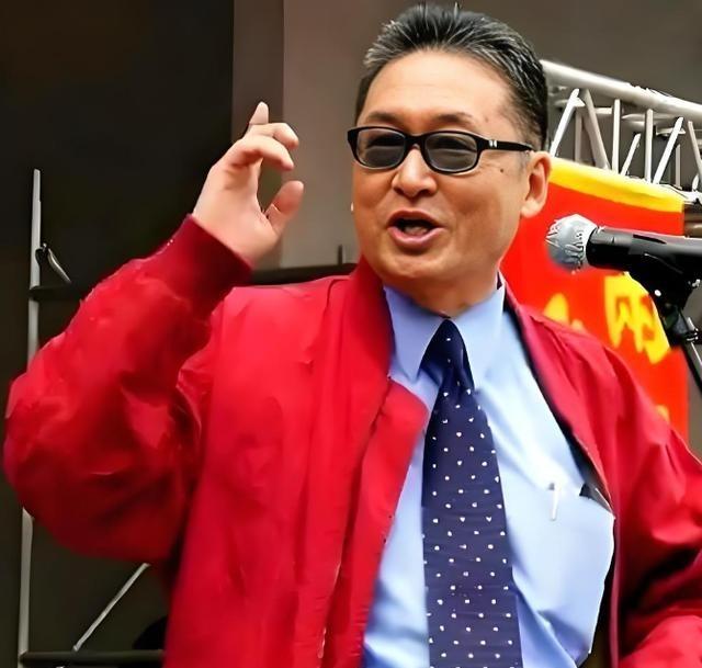 李敖曾说出大实话：我妈生了八个孩子，七个都不要她，连她死了都没回来奔丧，李敖嘴毒