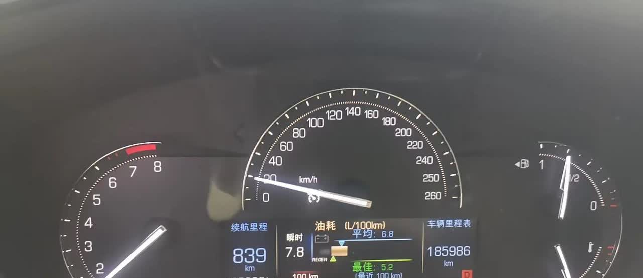 凯迪拉克xt5，开了十年，里程达18万公里。昨天加了满满一箱油，跑了420公里，