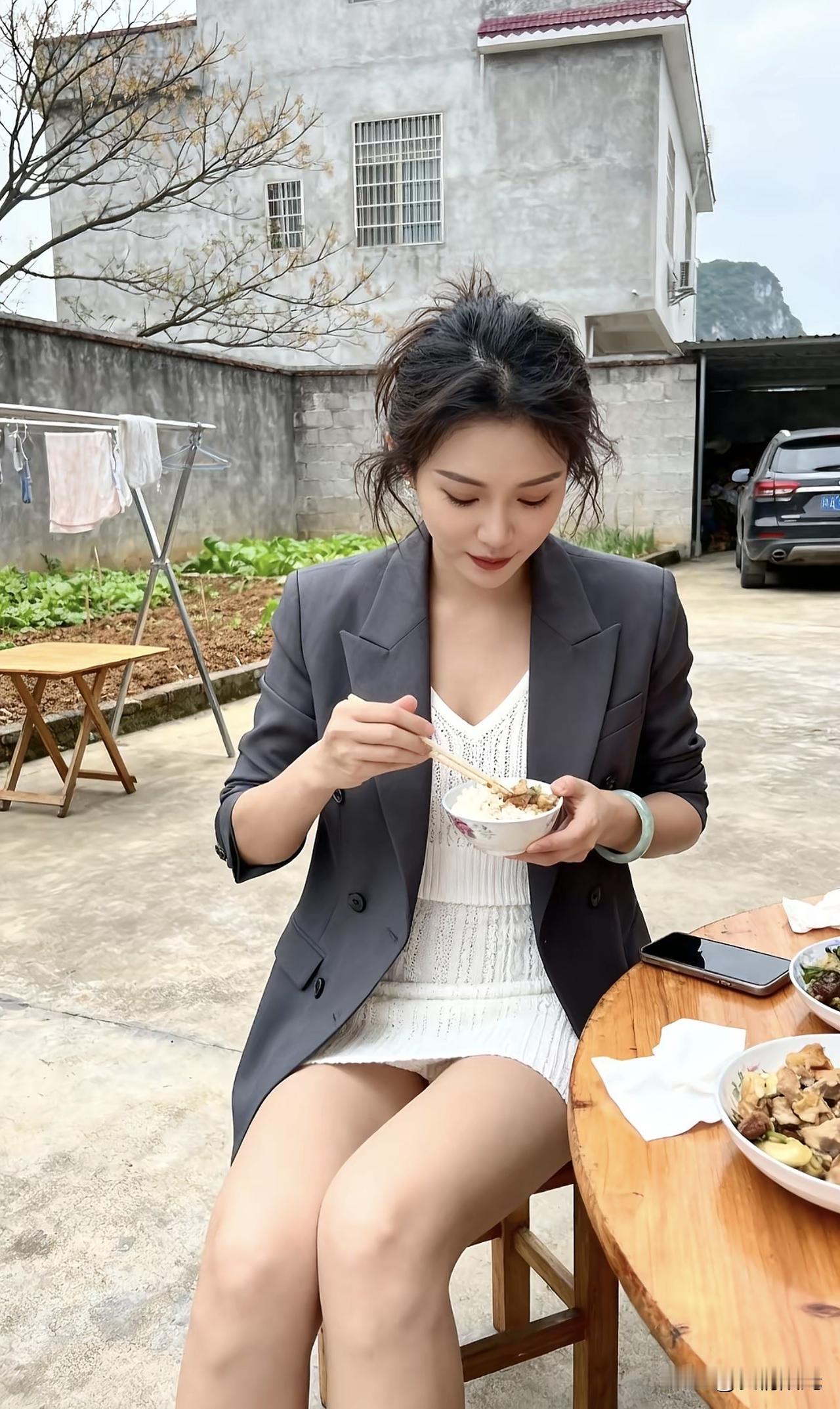 如果男人没经济来源就算人品再好再顾家在别人眼里别人心中大概也是一文不值的