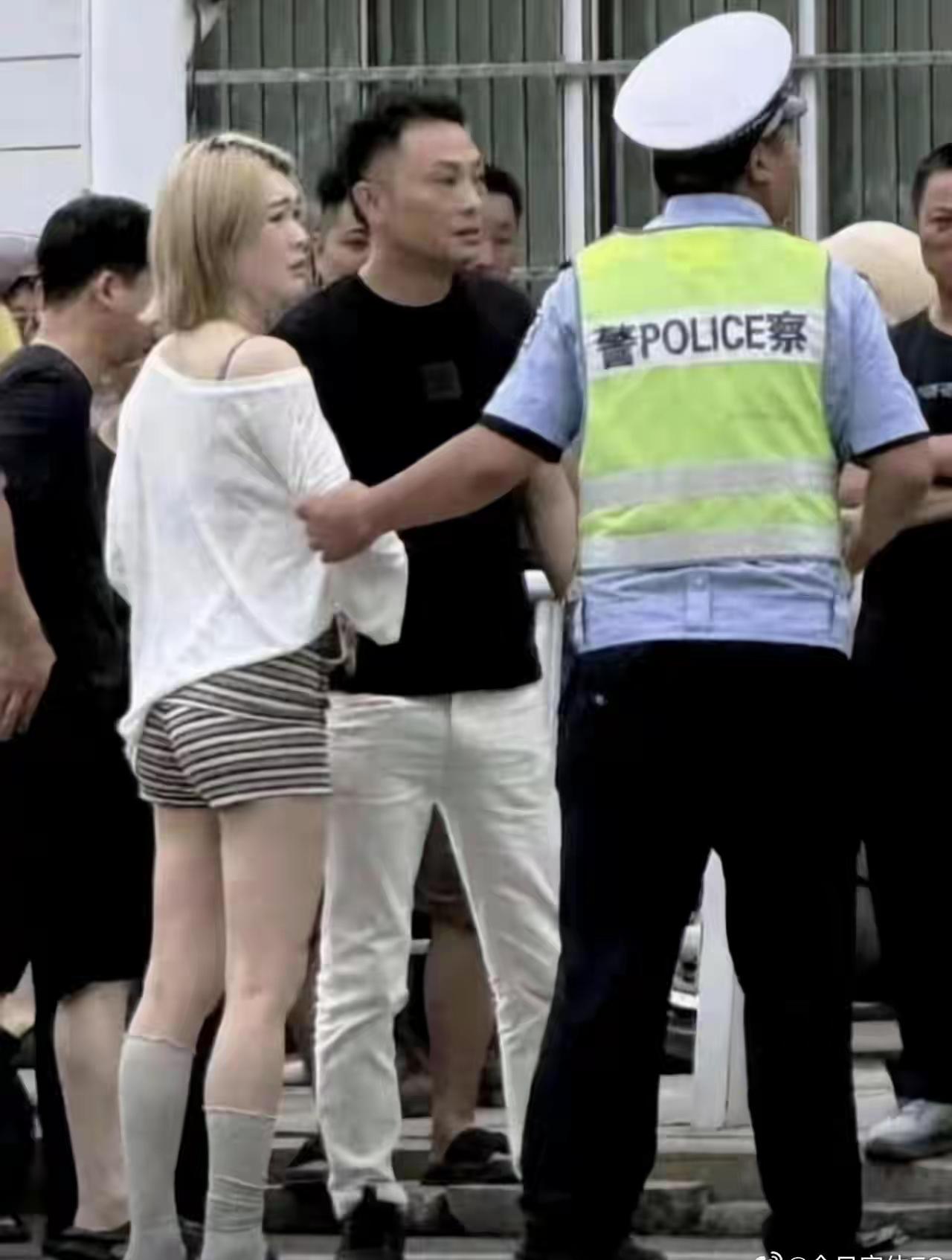 看完现场监控视频，心里堵得难受，一眼就能确定整场车祸全责全在肇事司机身上。非机动