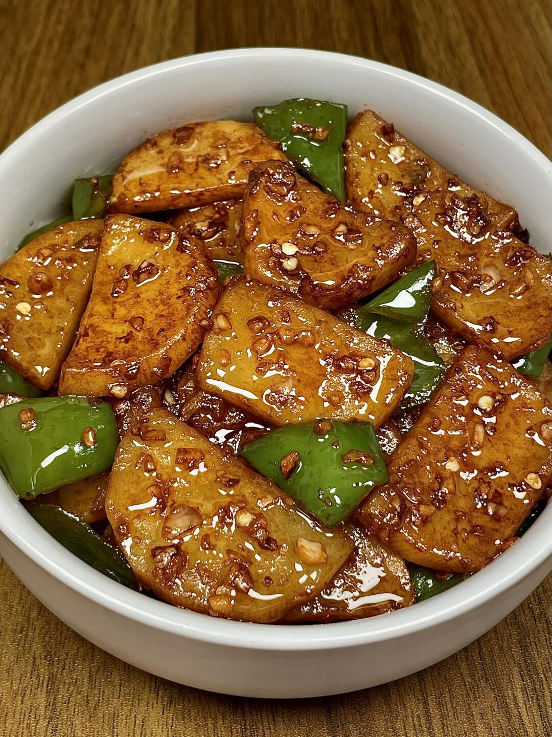 讲真！这个做法真的巨巨巨好吃！！好吃又下饭的青椒土豆片，一出锅就香迷糊了！配上