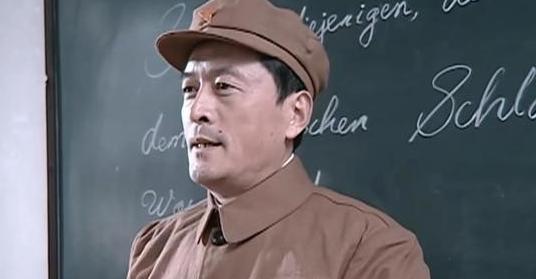 1958年，新中国人民解放军军事学院首次为159名非中共党员军事教官（大多为原国