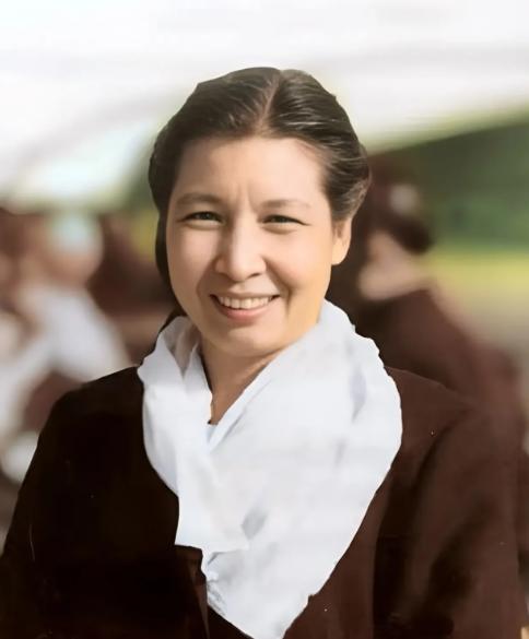 “老毛，让我蹭顿饭呗！”井冈山时期，毛泽东刚要吃饭，突然一位女同志闯进屋来要汇报