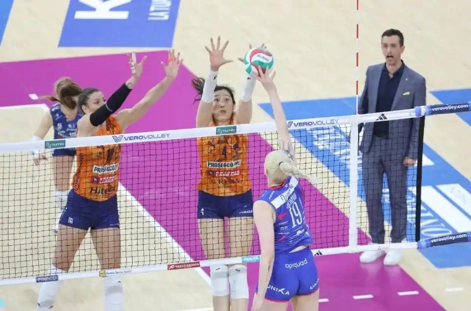 太牛了！朱婷31岁拿生涯第26冠，助科内意甲八连冠凌晨这波太提气！科