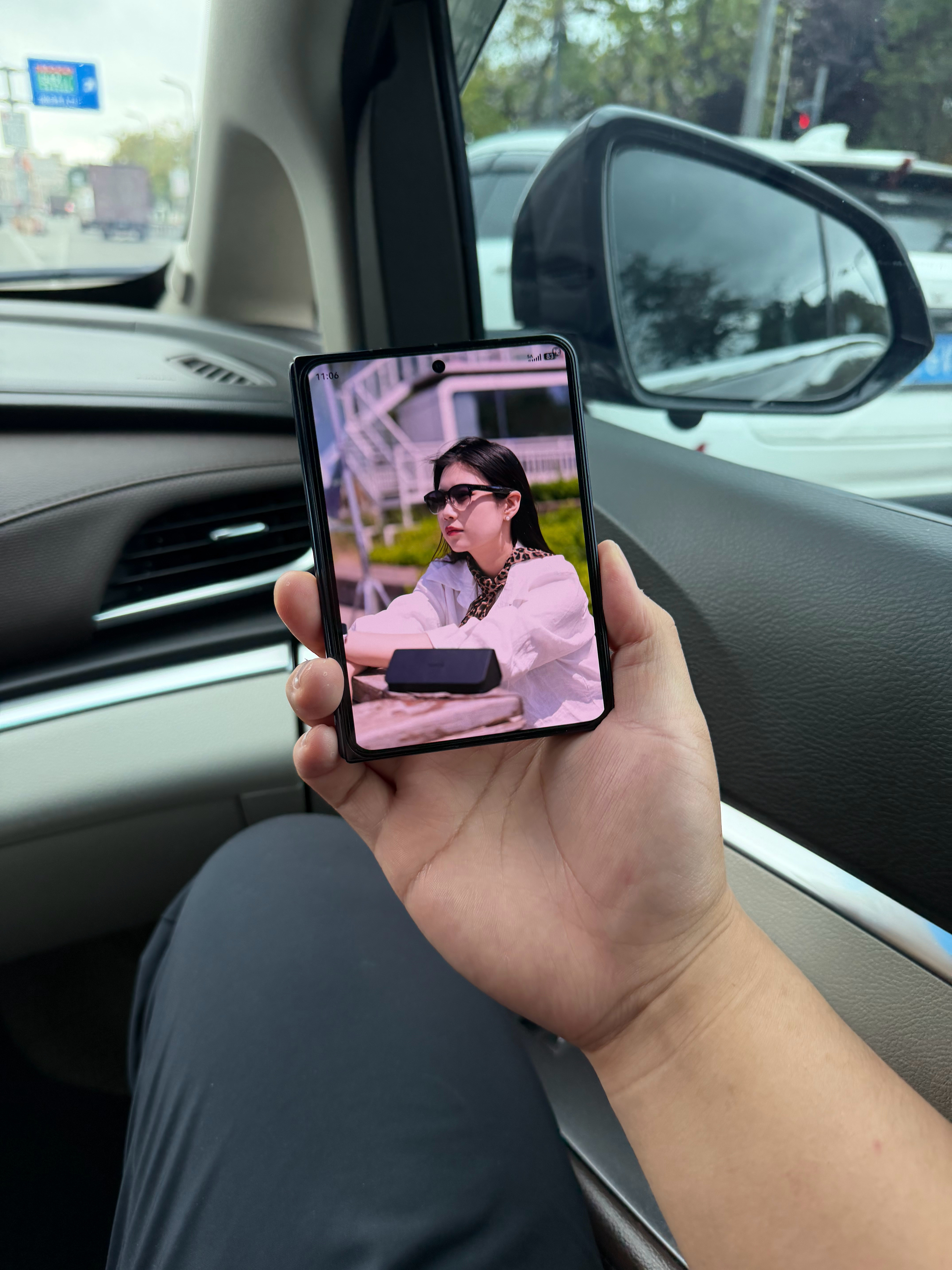 华为PuraXMax这个比例真的很好，合上爱不释手，展开又大又阔，很舒服的比