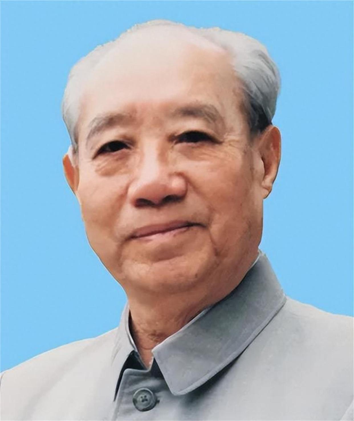 2015年，100岁的汪东兴临终前说出了一个秘密，并且含泪说道：“主席，我没有出