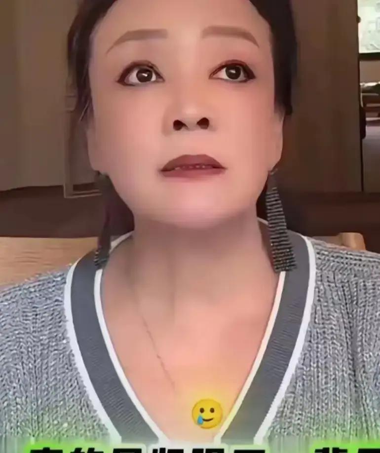 坐拥丰厚家业托底，母亲生日当天为何却集体玩起隐身？张兰生日当天，儿子借口飞上海