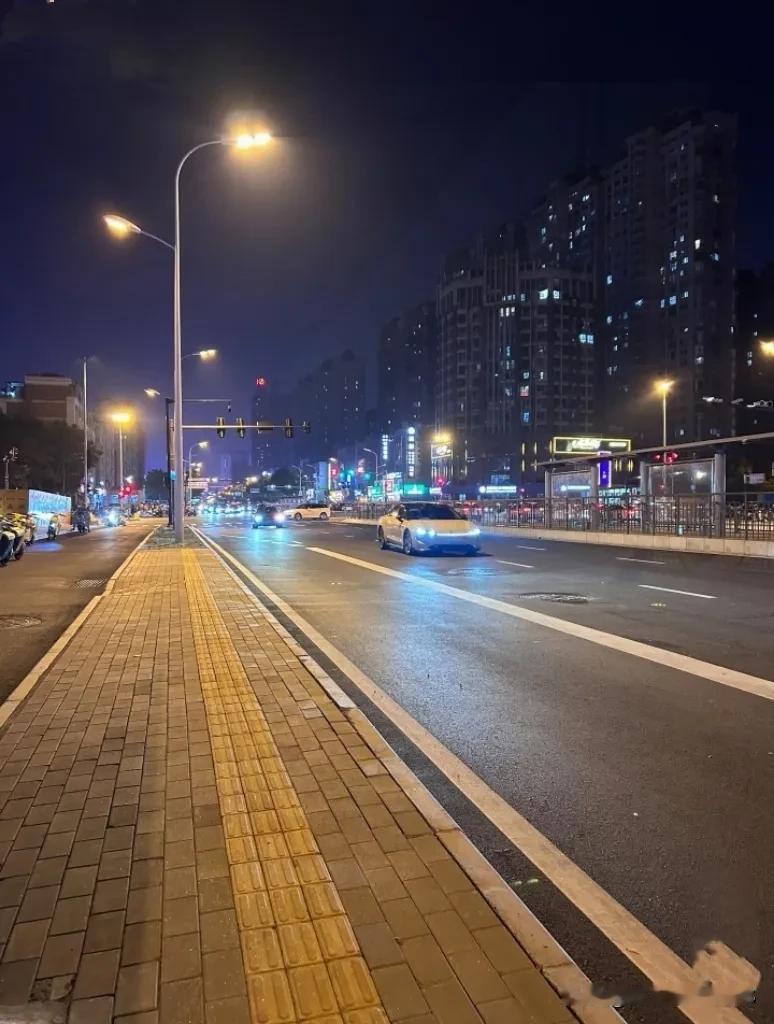 提前通知一下，大家好有个心理准备，今天8月3日就正式进入中伏第10天了，而且