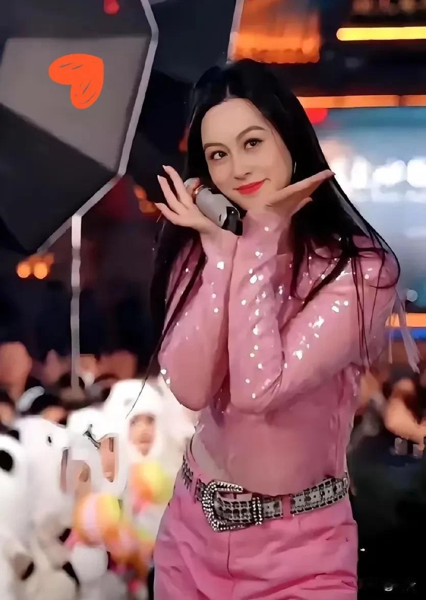 太可怕了，4000万粉丝的大网红，说凉就凉了。4000万粉丝的大网红唐艺，人气最