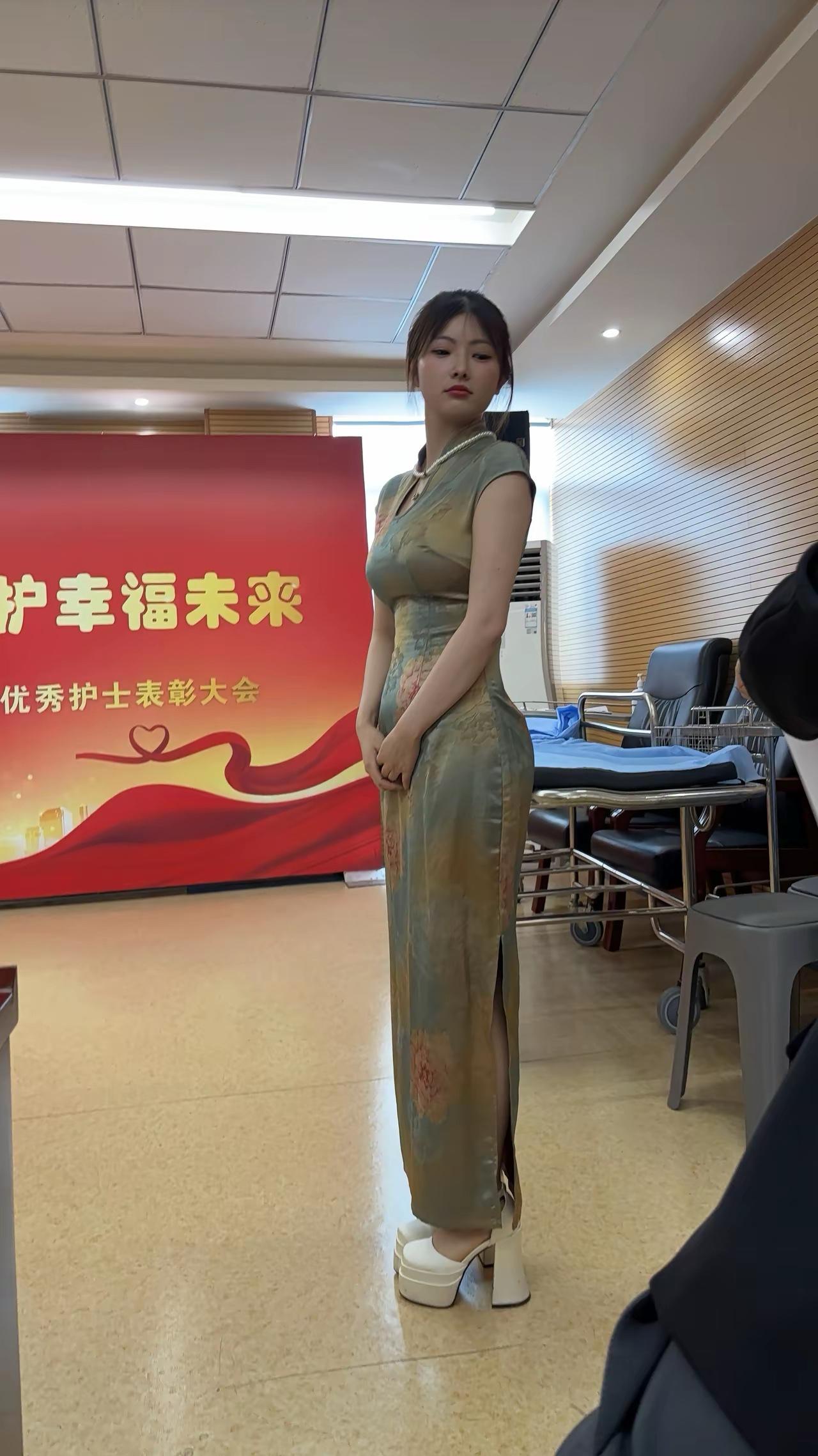 从侧面看还挺好看的