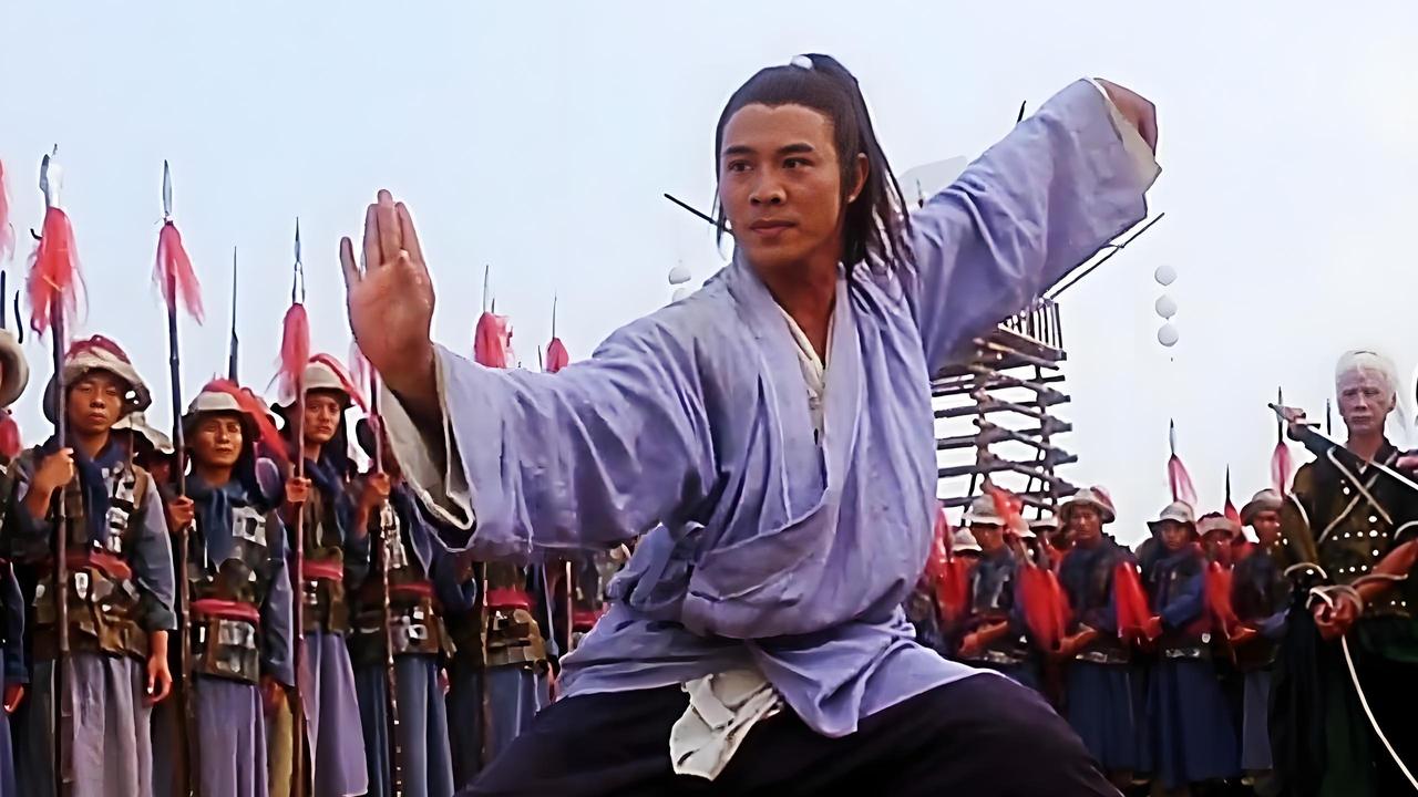 李连杰一语道破太极真谛：“平衡”背后，藏着怎样的人生至理？当银幕上的功夫巨星