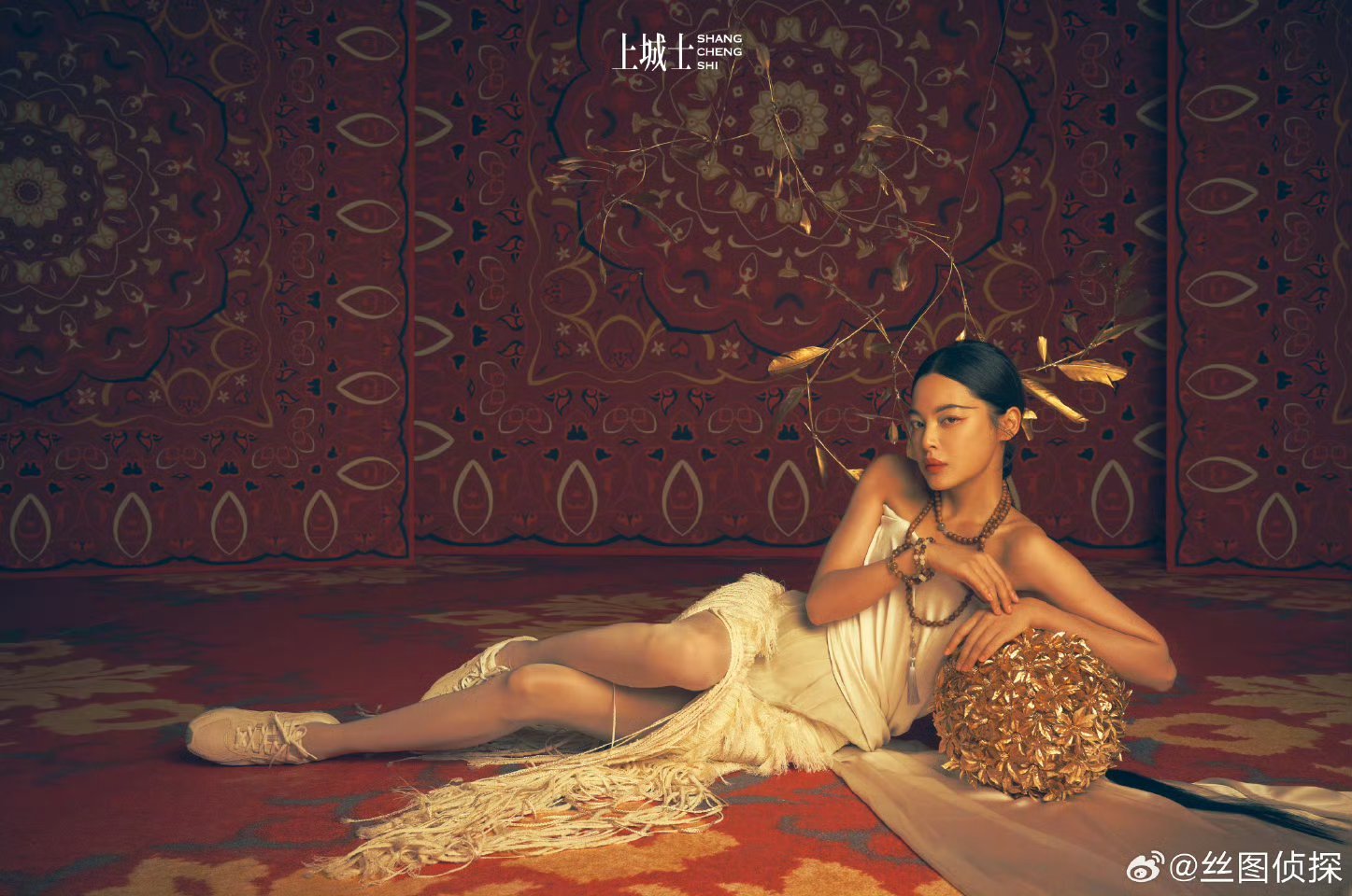 辛芷蕾这腿带点丝，简直不要太迷人​​​