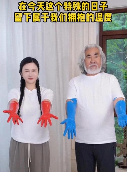 43岁杜星霖为74岁张纪中庆生，甜蜜互动幸福感爆棚！近日是著名导演张纪中74岁