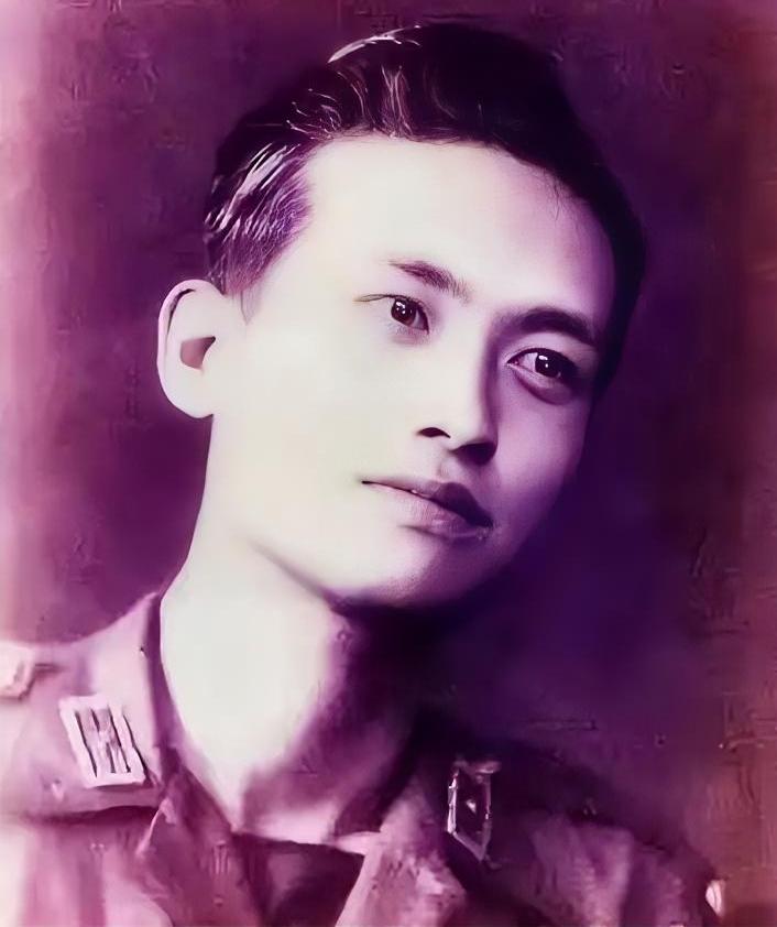 1947年，国军少校被解放军抓获，面对审问时，他看了一眼连长，淡定地说：“同志，