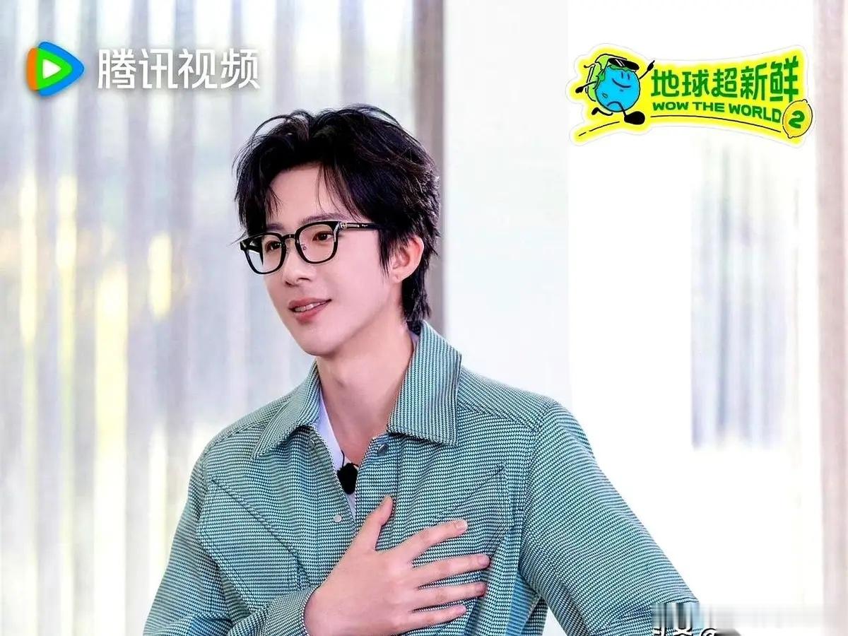 都是半夜熬鹰看评论，刘宇宁和王鹤棣，硬生生交出了两份截然不同的答卷。这边刘宇宁盯