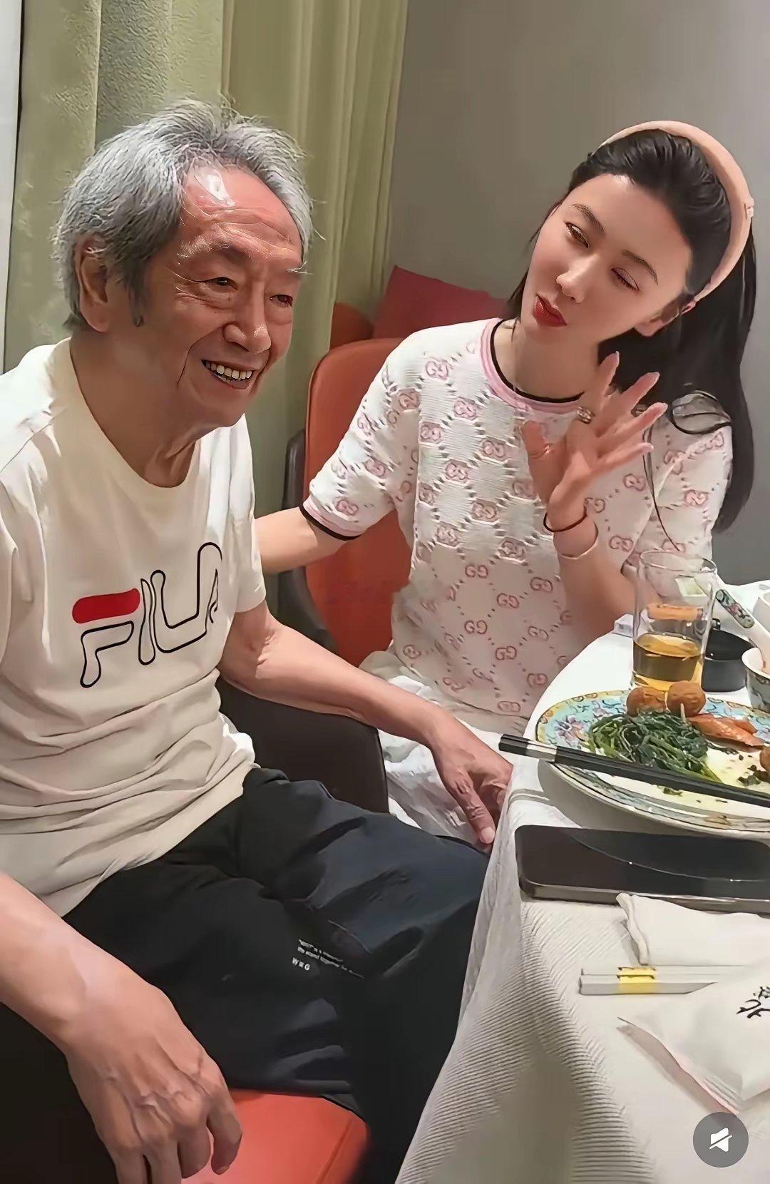 结婚十几年了，感情还这么好！看来这是真爱！​​​