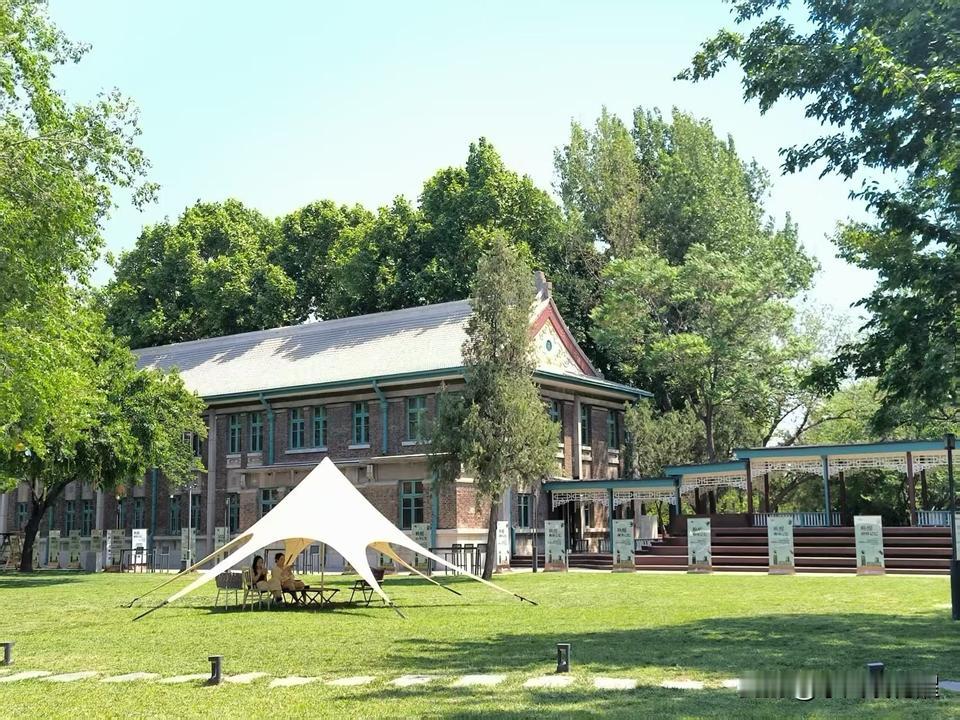 前两天去柳林公园回来，经过柳林路时，看见这个地方，进去看看，里面的景致挺漂亮的，