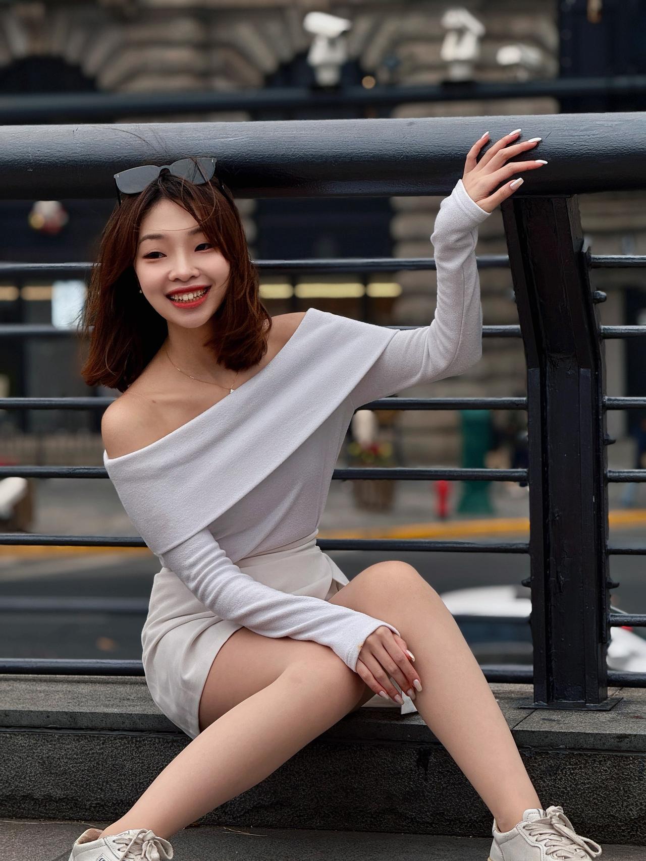 生活要有阳光，开心快乐每一天！大学生可以穿着丝袜去上课吗随手拍张图，分享美好瞬