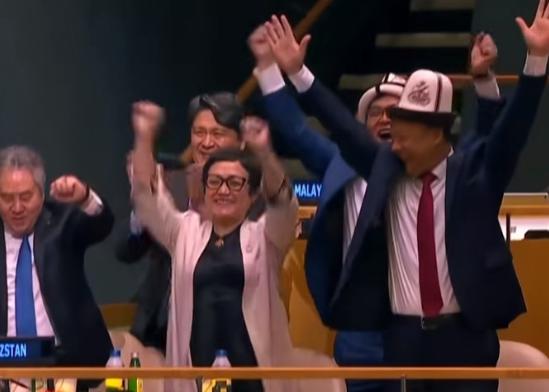 中国支持的，赢了！菲律宾砸钱忙活整整三年，到处游说拉票，结果末轮投票直接被打崩