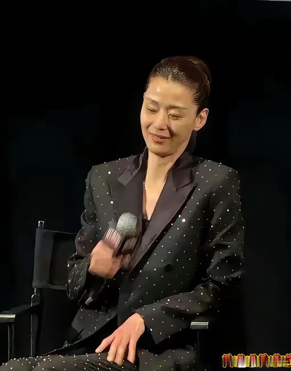 这还是我们认识的全智贤吗？！看到全智贤近照，心中五味杂陈。没人留意她穿了什么高定