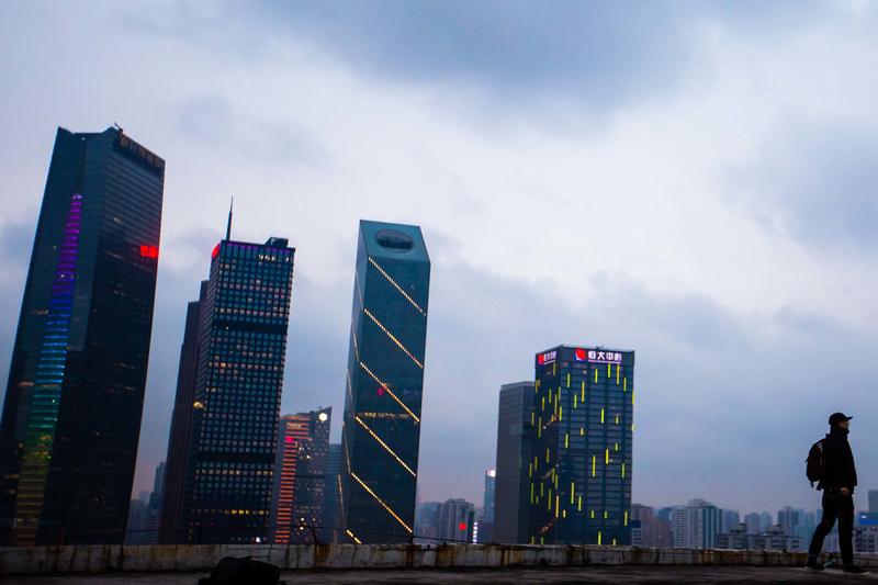 想让手机拍照更清晰，我有几个小技巧。首先，保持手机稳定很关键。手抖容易导致照片模