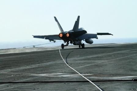 事故原因敲定！拦阻索扯断！EA-18G坠海，中国巨力索具惹上大麻烦了？9