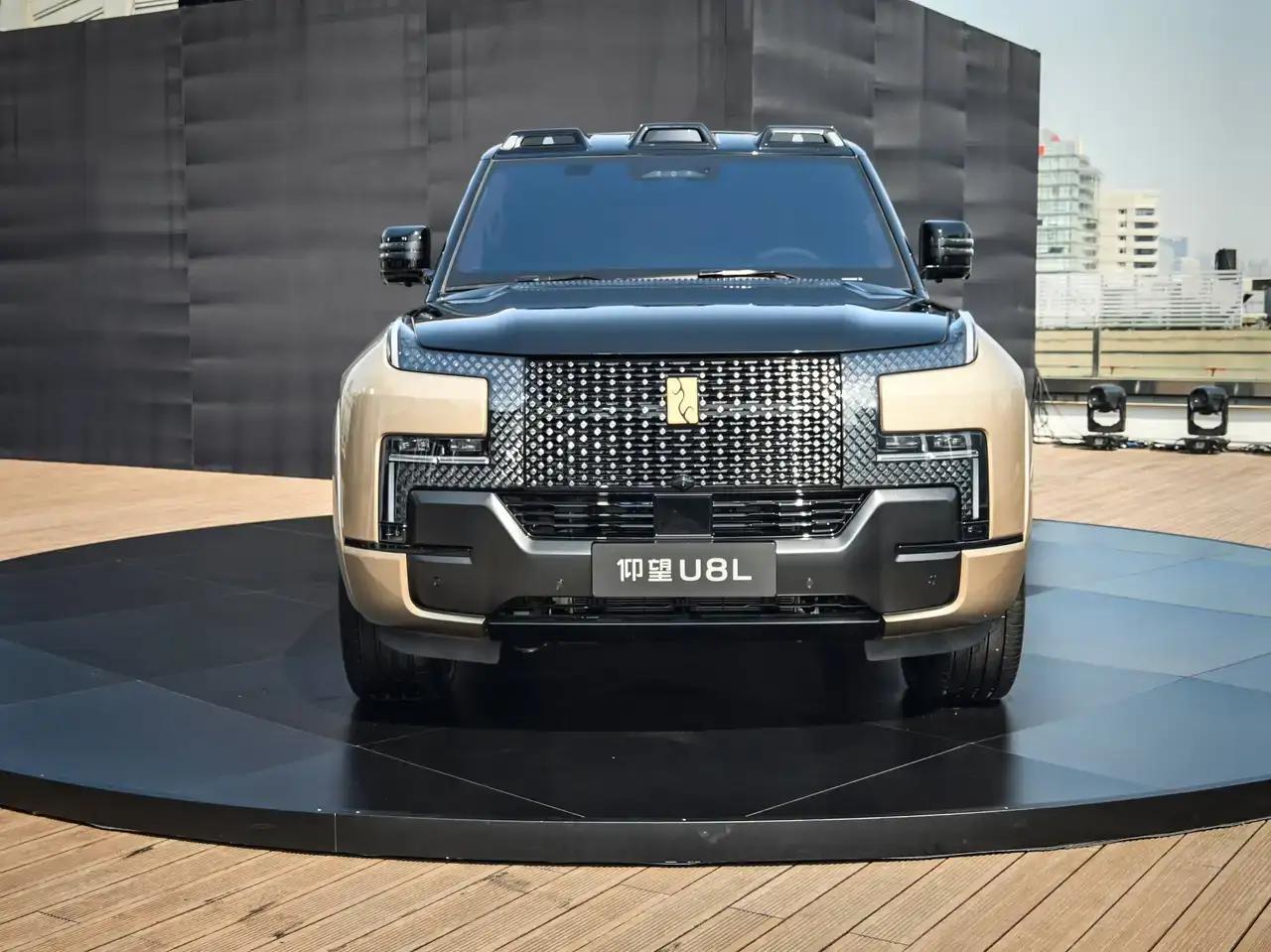 9月中旬，仰望汽车旗下全尺寸行政豪华SUV——仰望U8L鼎世版正式上市，官方指导