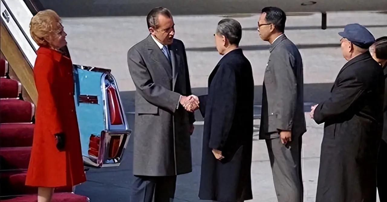 尼克松晚年坦言：他很后悔当初访问中国。很多人感到奇怪，1972年的那次历史性握手