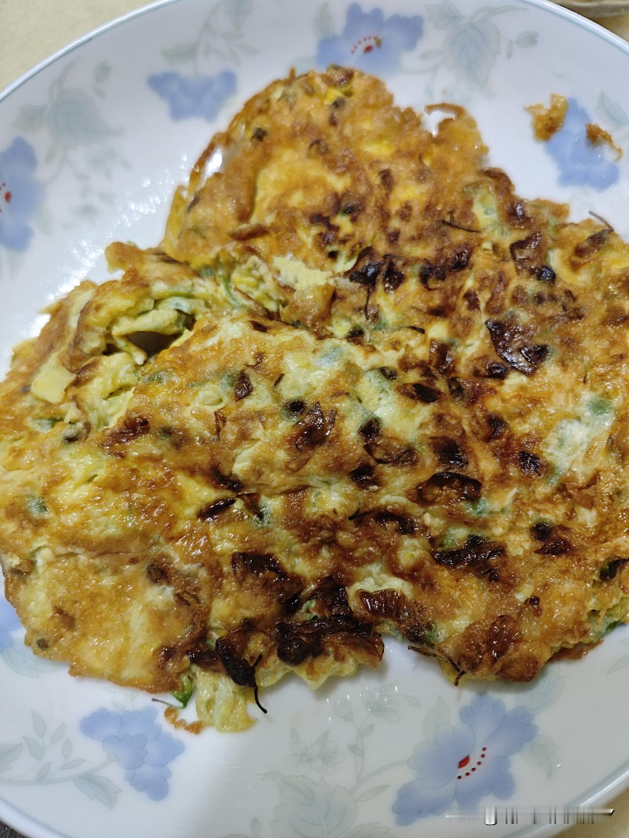 今天吃了一个原来从没有吃过的东西。同事给了我点槐花，同时她告诉我，她认为包饺