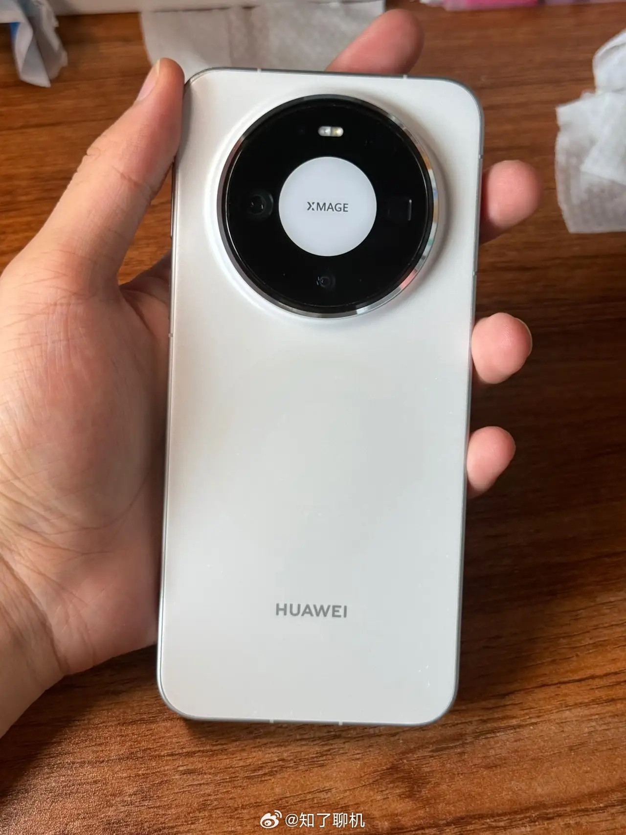 华为mate40，起步8+128GB，卖4999华为mate50，起步8+128