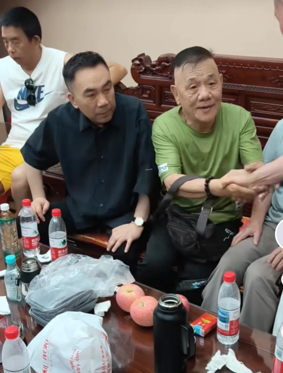 杨少华爷爷去世，看到了梦真和杨进明前来吊唁。没想到在如此特别的场合，人们又看到